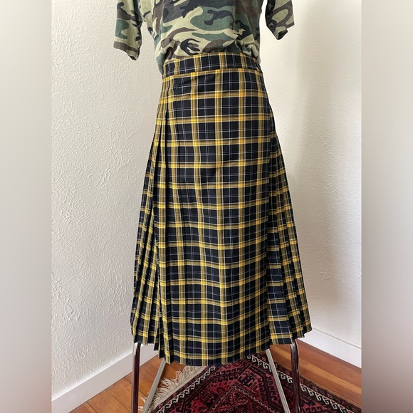 TWIK by Simon’s Plaid Pleated Skirt - Picture 2 of 6